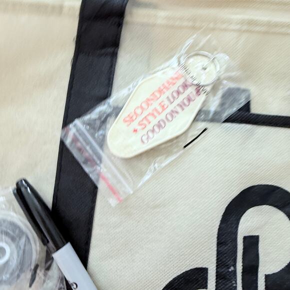 Poshmark Posh Swag Bag Filled With 5 Posh Merchandise Items Cream Black Tote - Picture 6 of 9